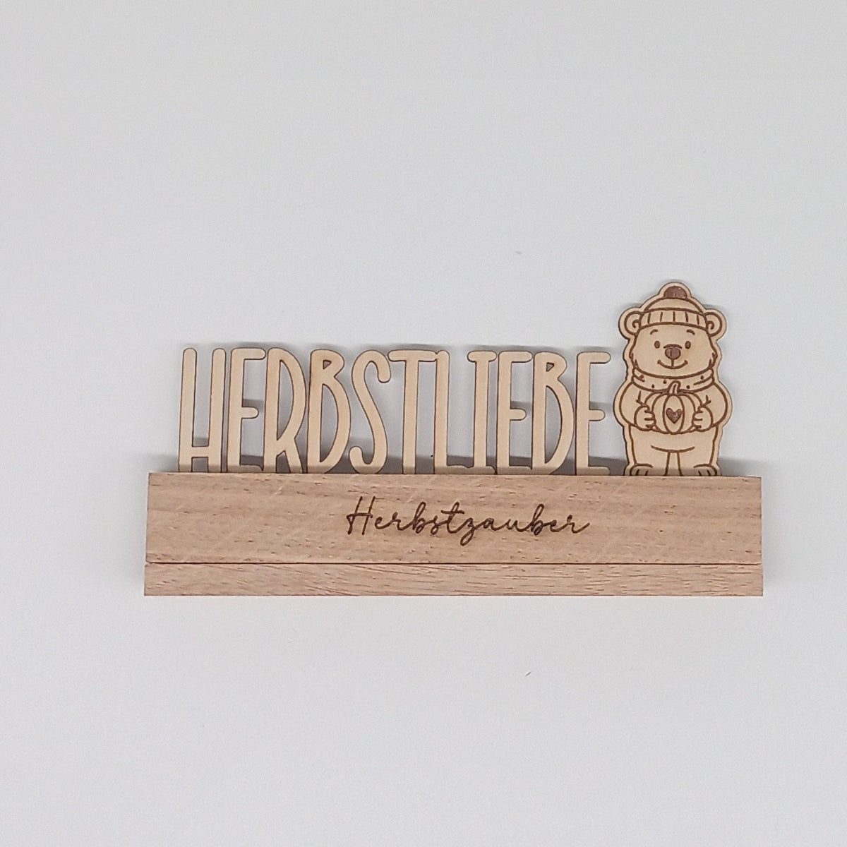 Aufsteller aus Holz Bär mit Pudelmütze Motiv