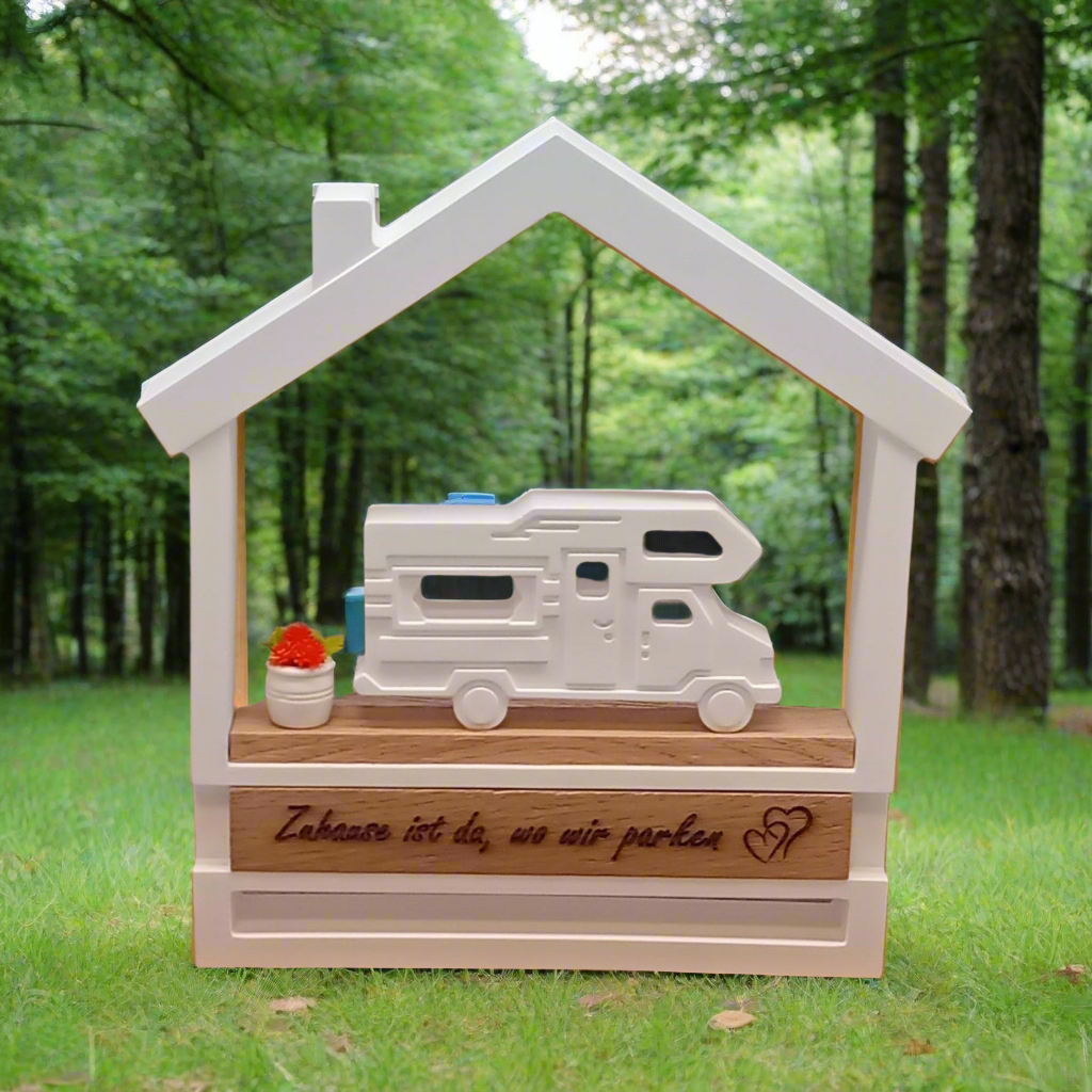 Keramikhaus mit Wohnmobil und Gravurplatte