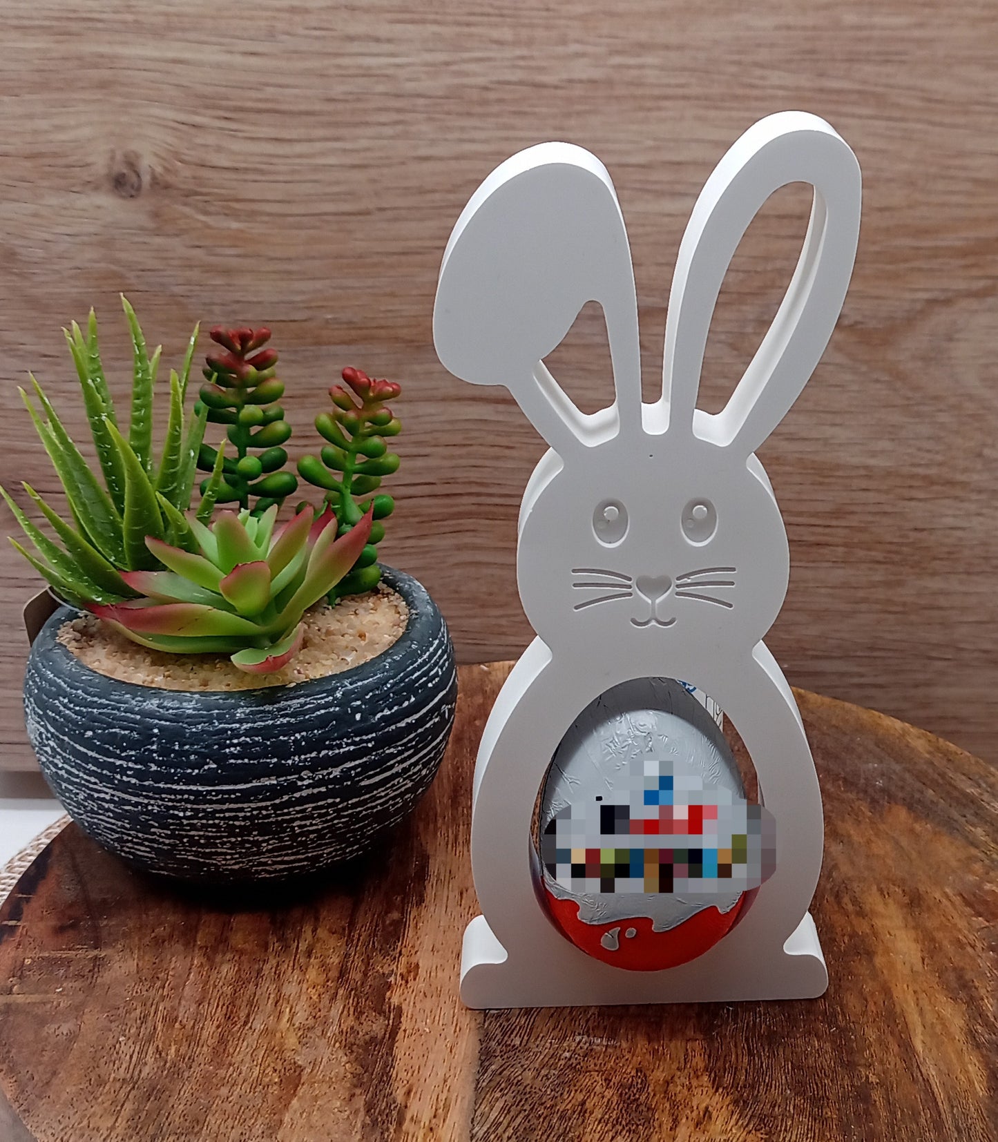Osterhase aus Raysin mit Schokoei