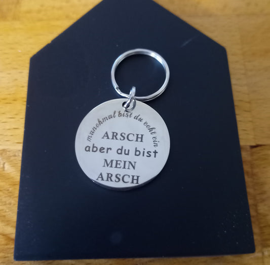 Runder Metall Schlüsselanhänger mit Gravur "Manchmal bist du echt ein Arsch, aber du bist mein Arsch."