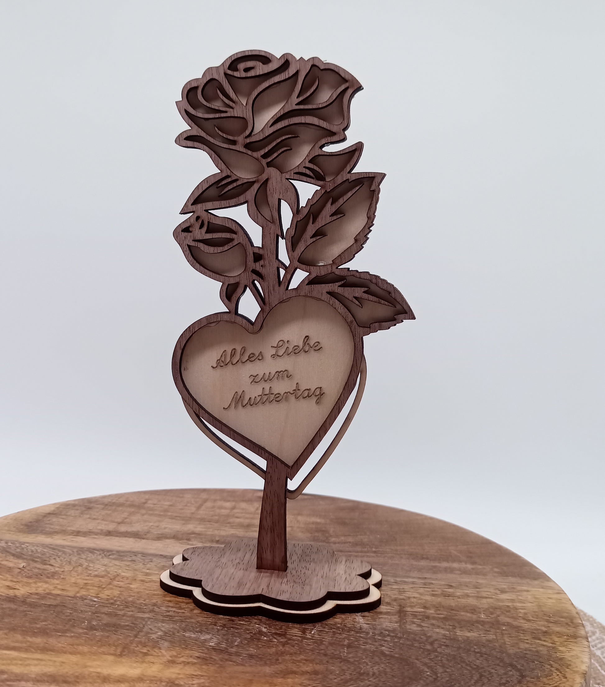 Blume aus Holz mit Gravur