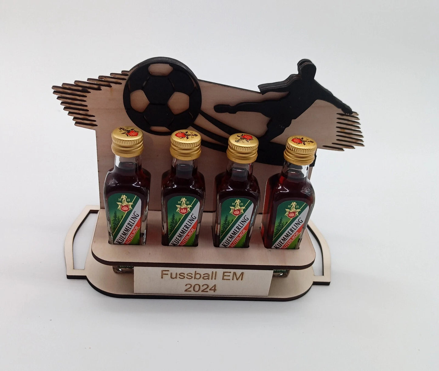 Fussballtablett, Mitbringsel aus Holz mit Schnapsfächer