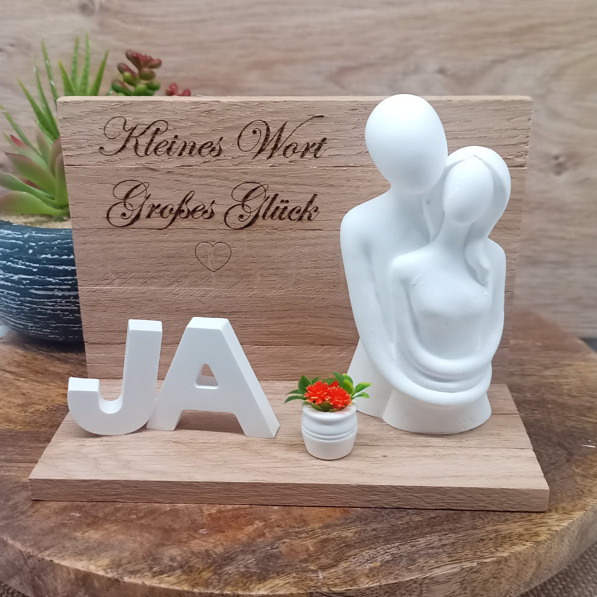 Hochzeitsdeko aus Raysin und Holz Kleines Wort großes Glück