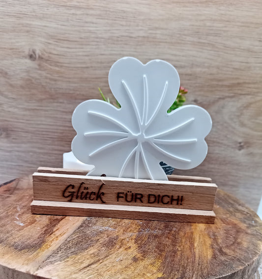 Kleeblatt aus Keramik auf Holzsockel 