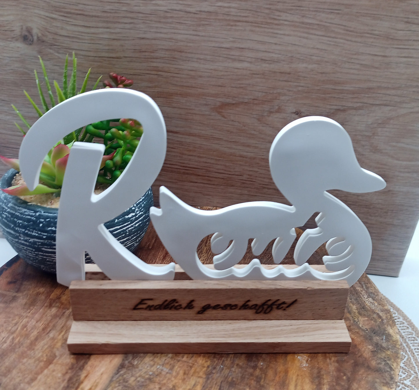 Geschenk zum Rentenbeginn aus Keramikguss und Holz mit Gravur
