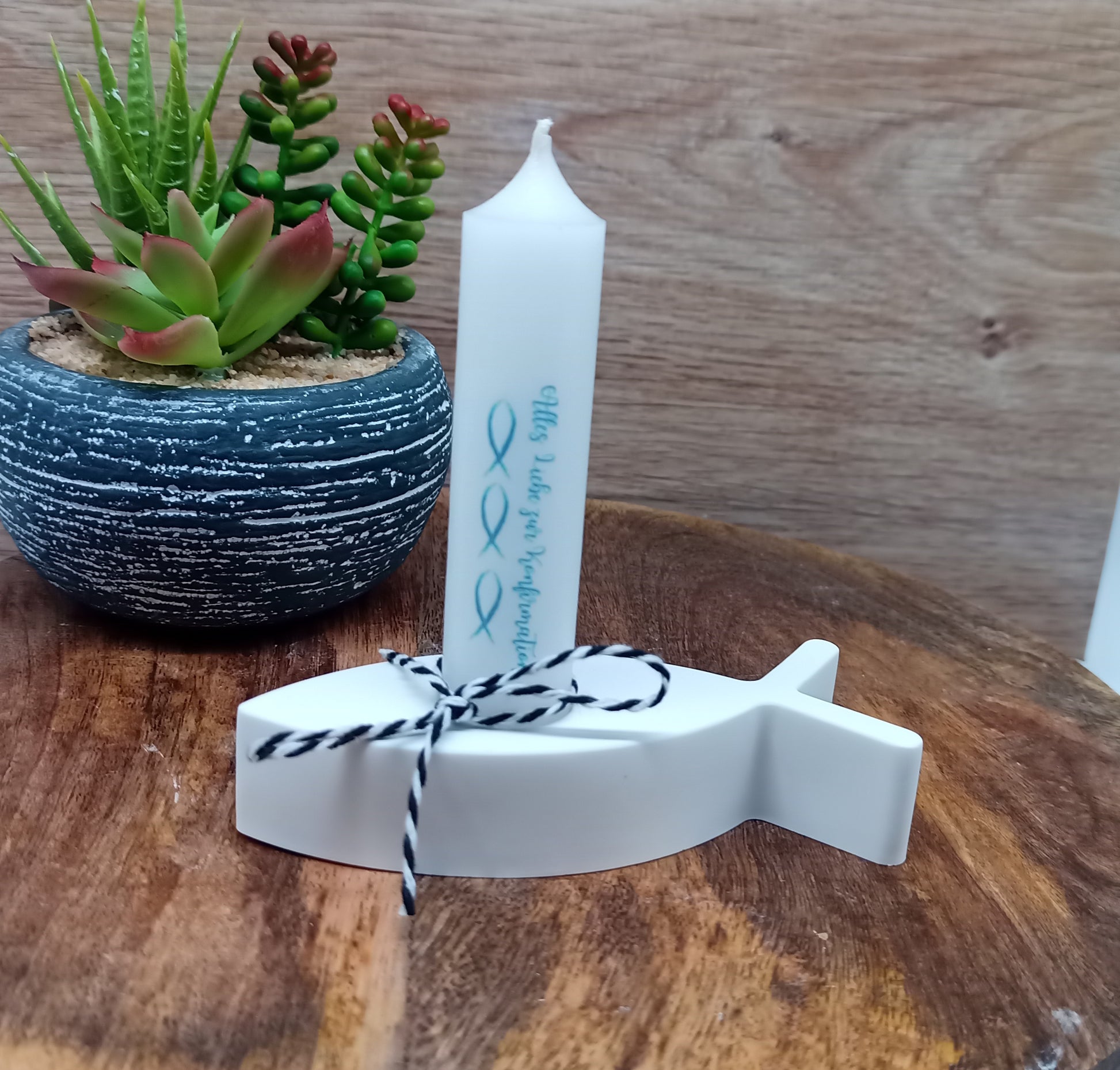 Kerze in Kerzenhalter Fischform