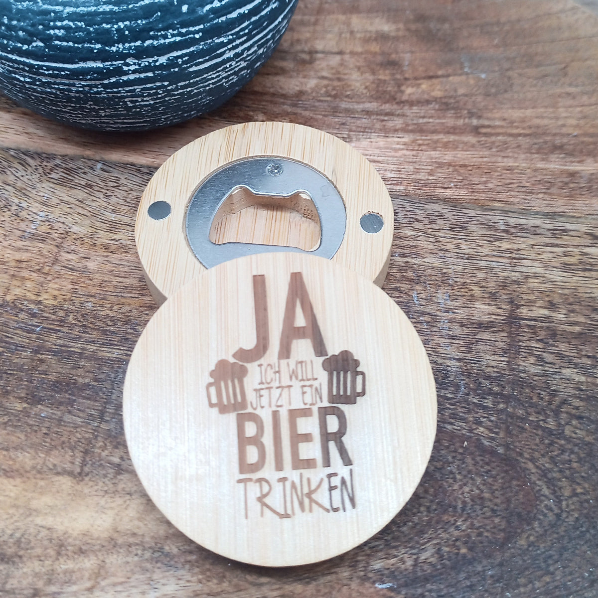 Runder Flaschenoeffnermit Gravur Ja ich will jetzt ein Bier