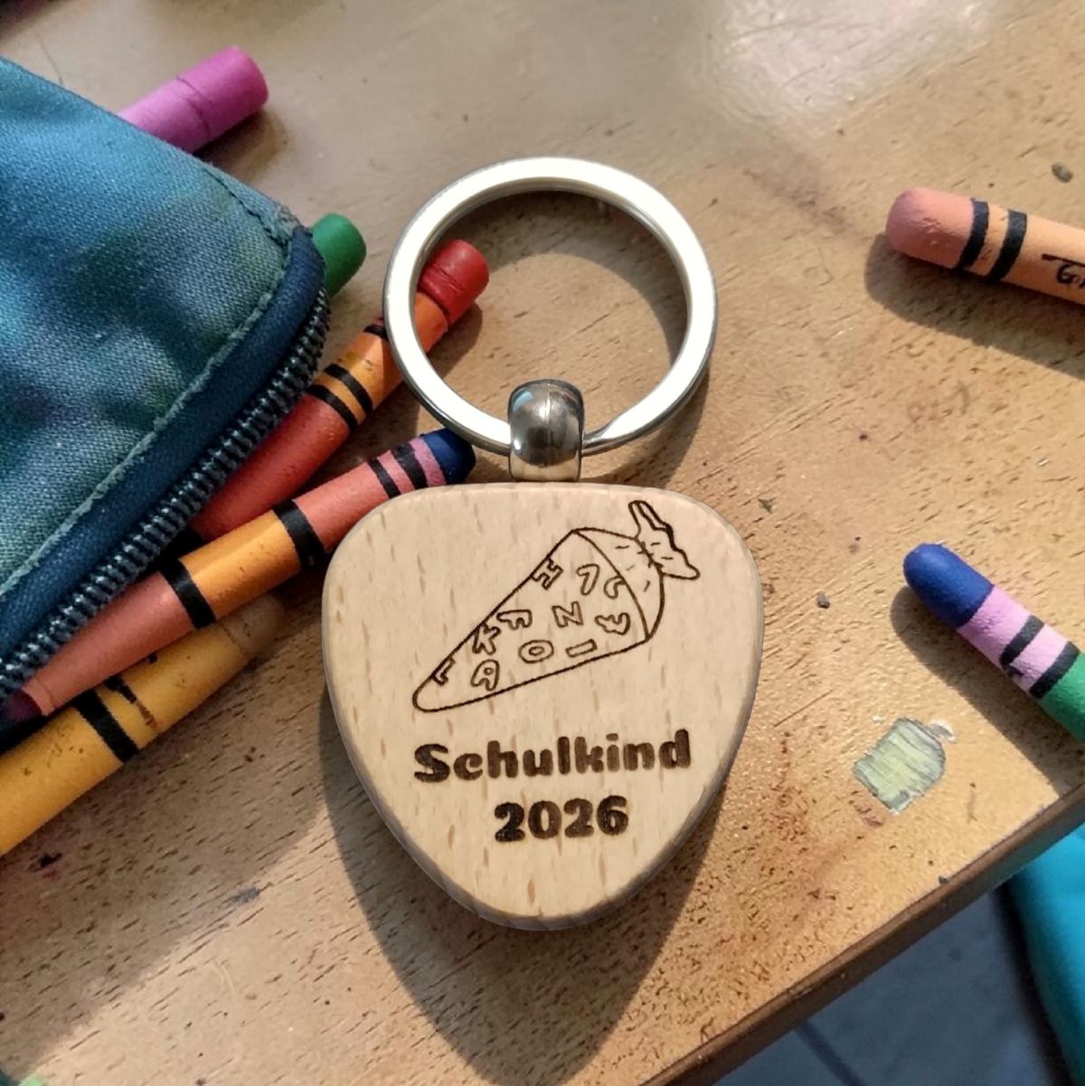 Schlüsselanhänger aus Holz mit Gravur