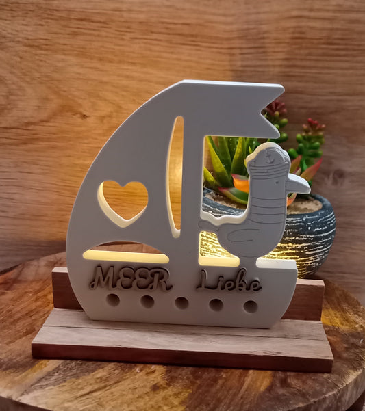 Segelboot mit Möwe aus Raysin auf Holzsockel