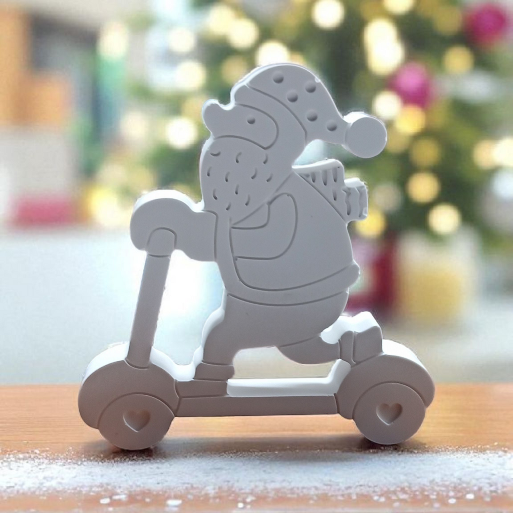 Weihnachtsmann auf Roller aus Keramiguss