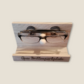 Personalisierter Brillenhalter aus Holz – praktisches Geschenk mit individueller Gravur