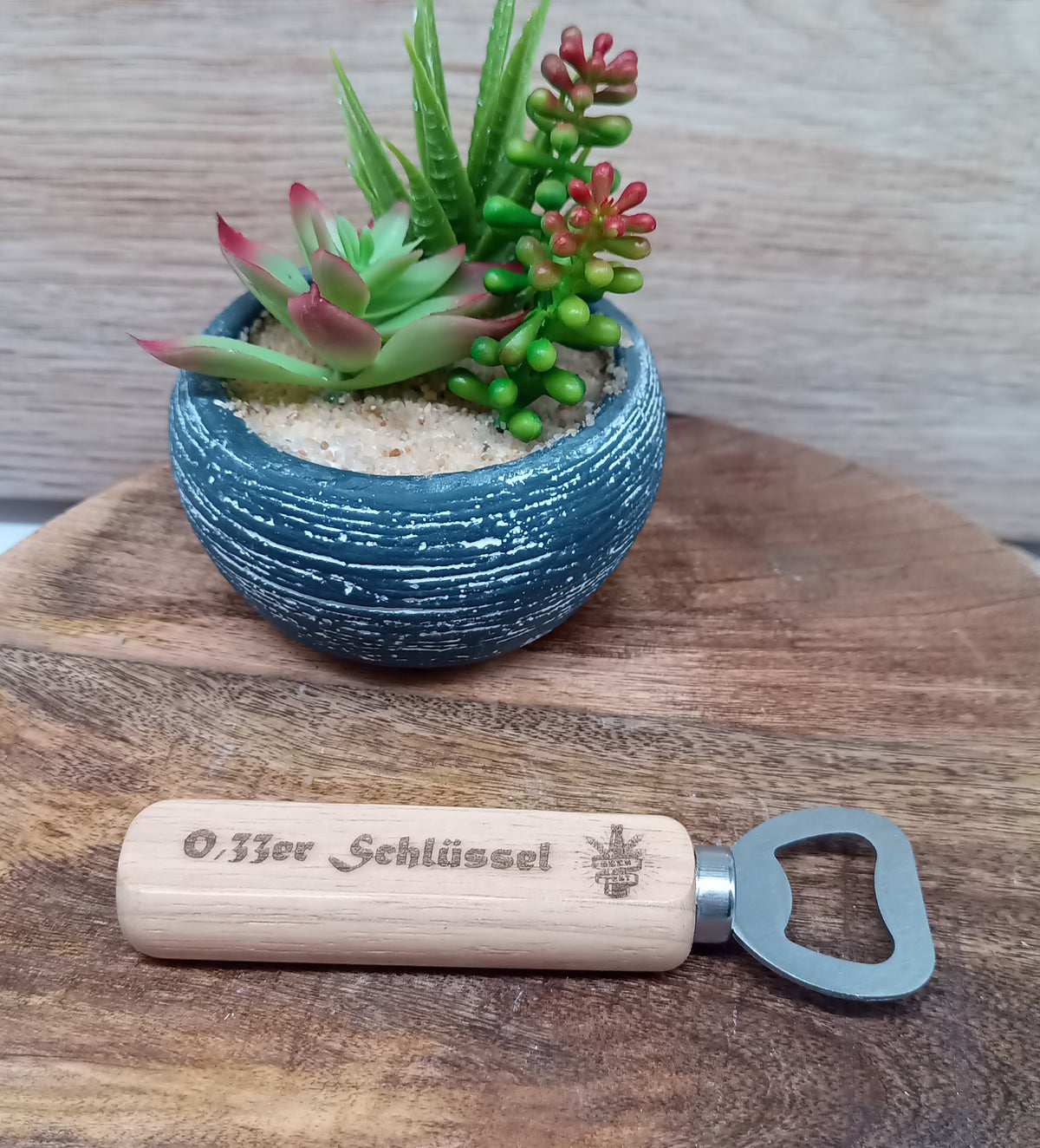 Flaschenöffner aus Holz mit Gravur | Geschenk für Männer & Bierliebhaber