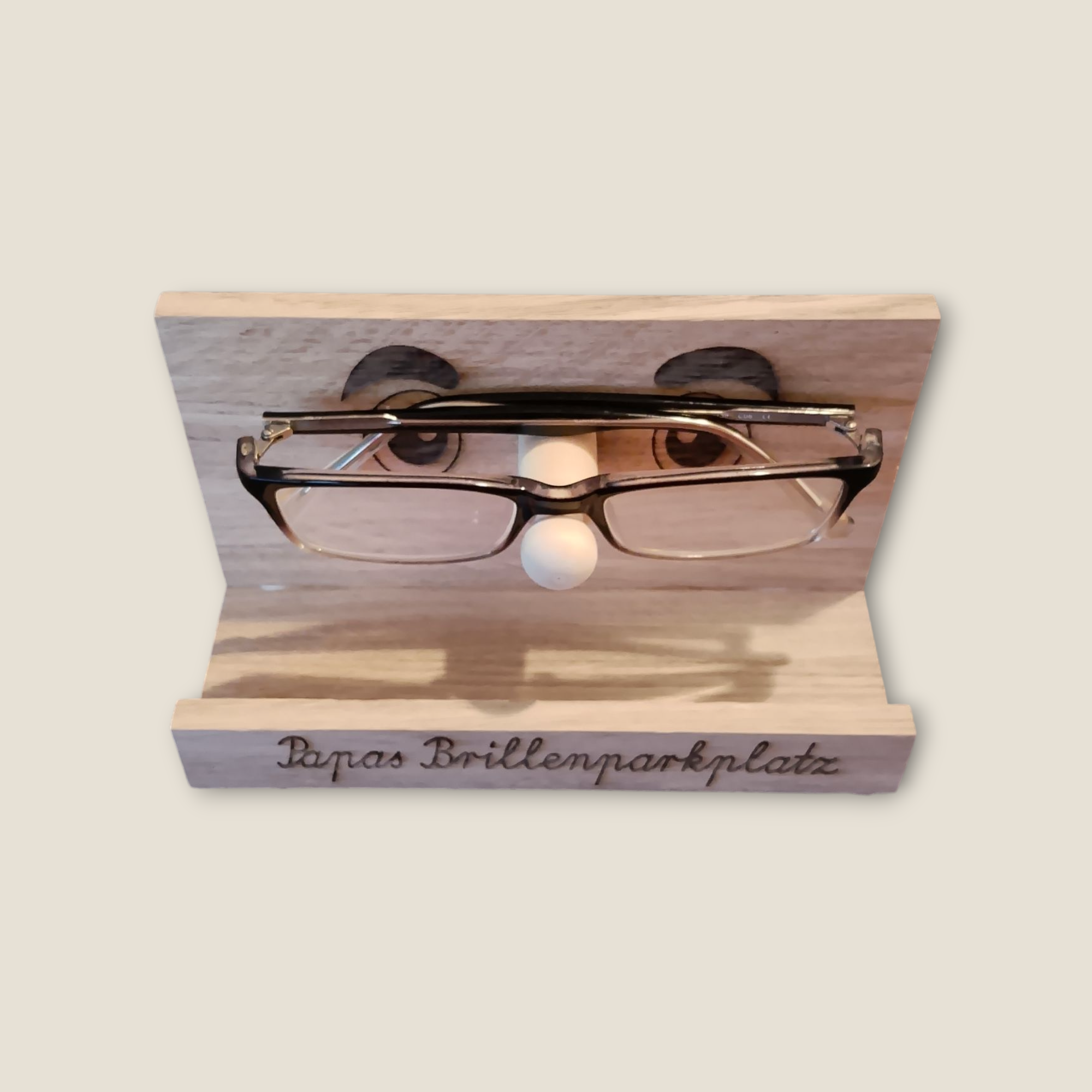 Personalisierter Brillenhalter aus Holz – praktisches Geschenk mit individueller Gravur