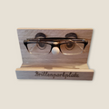 Personalisierter Brillenhalter aus Holz – praktisches Geschenk mit individueller Gravur