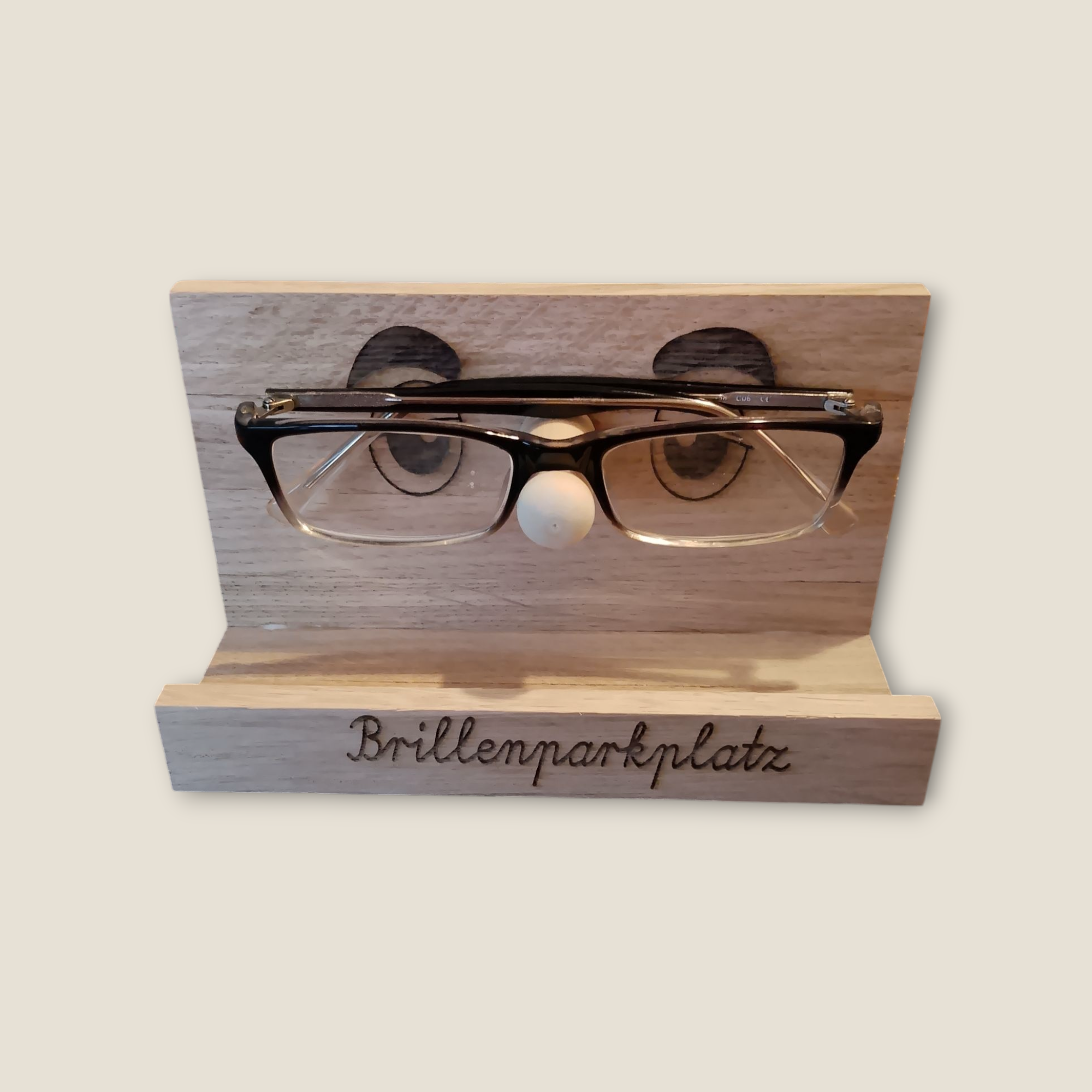 Personalisierter Brillenhalter aus Holz – praktisches Geschenk mit individueller Gravur